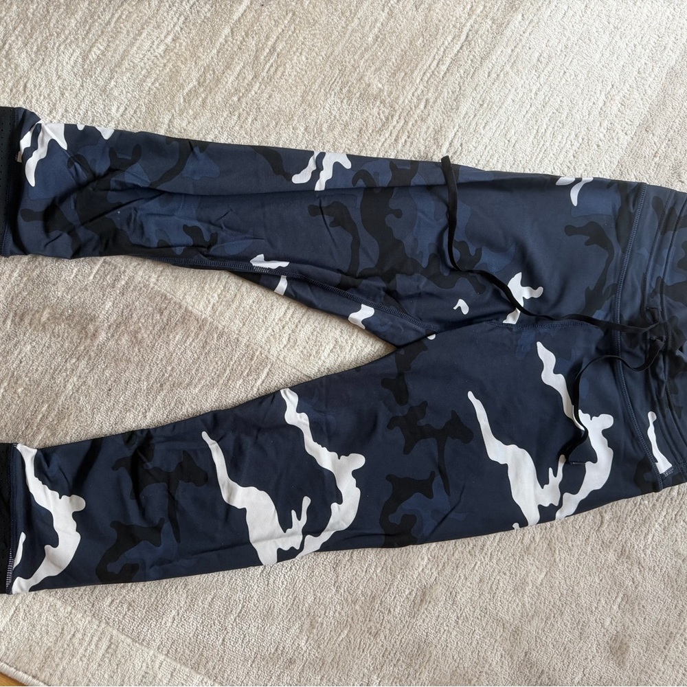 The Upside Camouflage Print Leggings - Small
